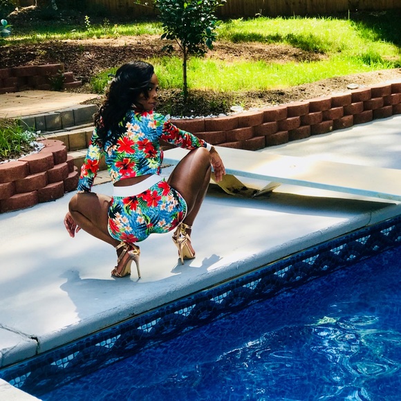 Two Piece Short Set - Picture 8 of 9